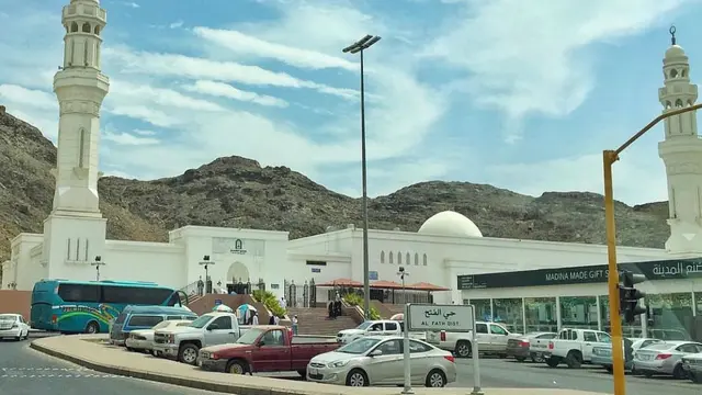 Masjid Al-Qiblatain di Madinah Arab Saudi