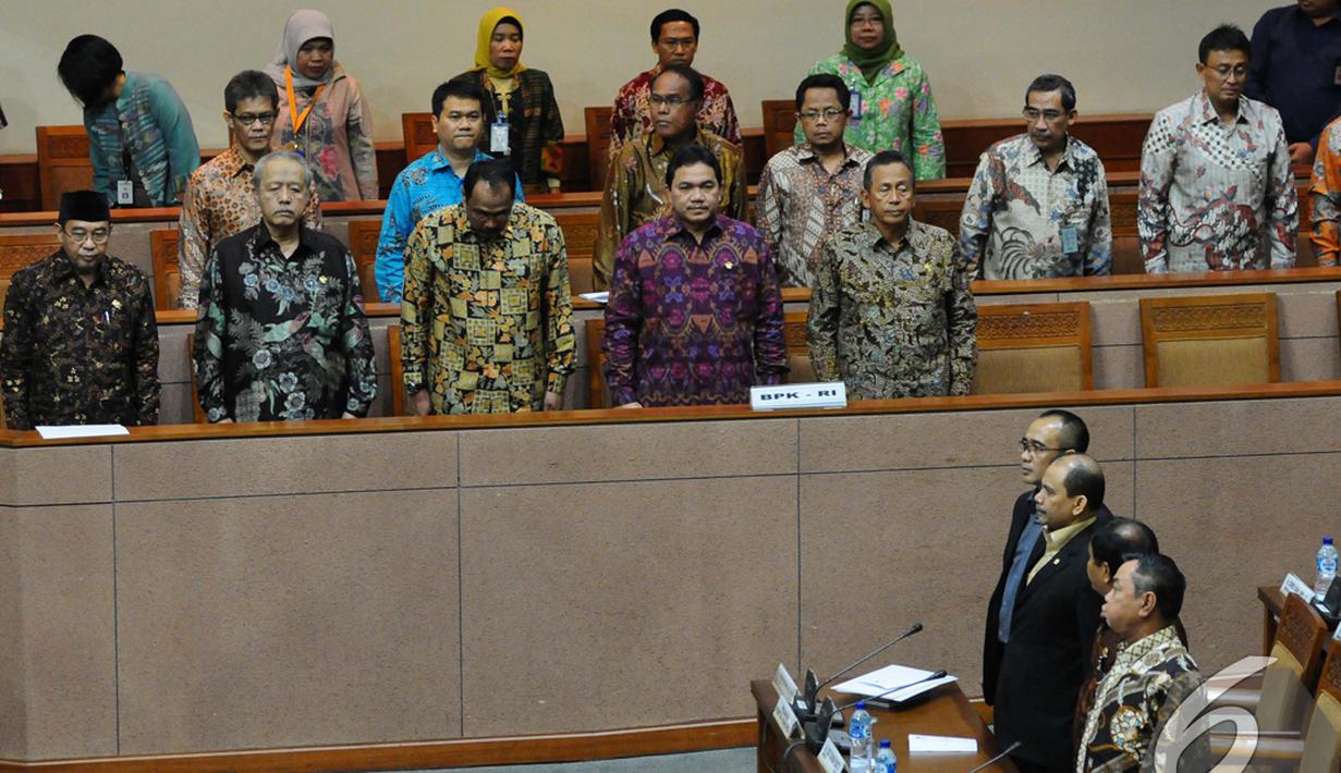 Beberapa anggota BPK tampak hadir dalam Rapat Paripurna bersama DPR terkait hasil pemeriksaan BPK pada Semester l, Jakarta, Selasa (2/12/2014). (Liputan6.com/Andrian M Tunay)
