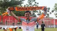 Indika Wijaya Kusuma, bos Sragen United mengaku tak akan lepas tangan terhadap tunggakan gaji pemain. (Bola.com/Ronald Seger)