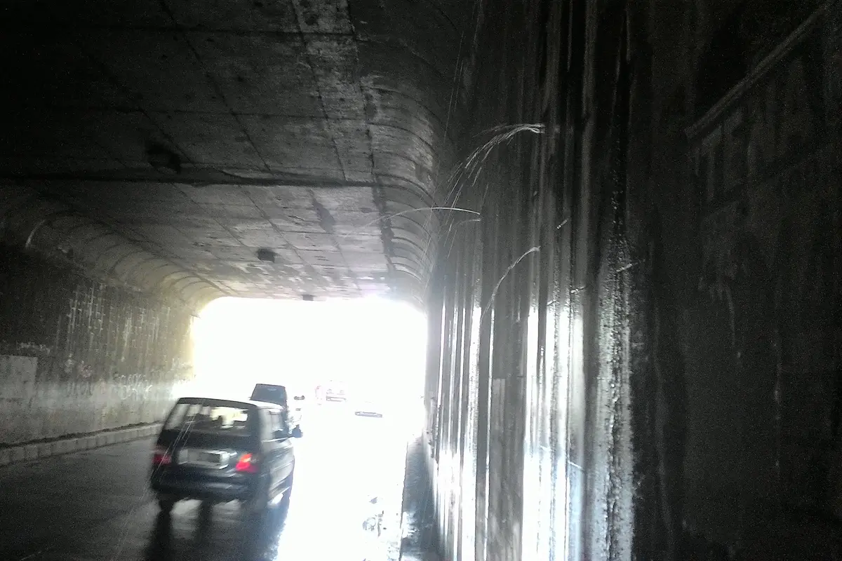 Kebocoran dinding underpass di Jalan Sholeh Iskandar, Kecamatan Tanah Sareal, Kota Bogor, Jawa Barat, bertambah parah.