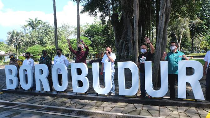 Gubernur Jawa Tengah Ganjar Pranowo di wisata Candi Borobudur, Rabu (10/6).