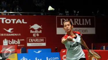 Pebulu tangkis tunggal putri Indonesia, Maria Febe Kusumastuti melakukan back hand kearah Pai Yu Po (Taipei) di laga Total BWF Championships 2015 di Jakarta (11/8/2015). Maria kalah 21-18, 21-13, 21-9. (Liputan6.com/Helmi Fithriansyah)