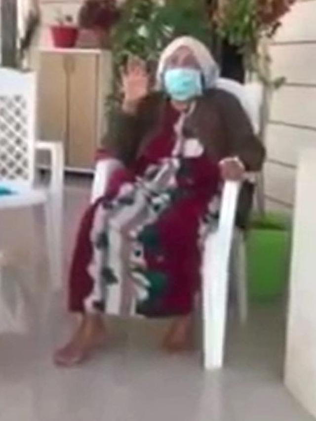 Rela Panjat Tembok Rumah Sakit, Kisah Pria yang Ingin Temani Ibundanya Ini Bikin Haru