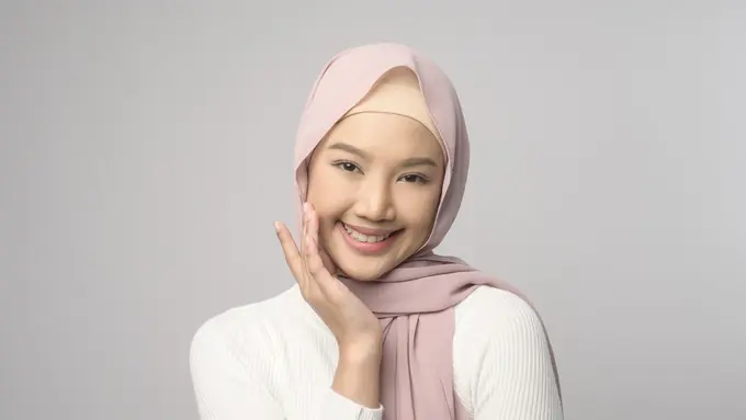 Tutorial Natural Look Makeup vs Soft Glam untuk Lebaran, Mana yang Cocok untuk Kamu?