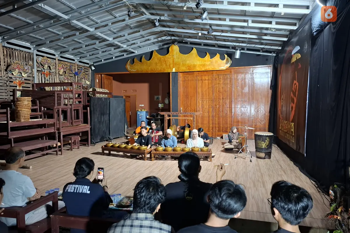 Salah satu grup musik tradisional Lampung yang akan tampil pada FMTI di Bandar Lampung mendatang. Foto : (Liputan6.com/Ardi)