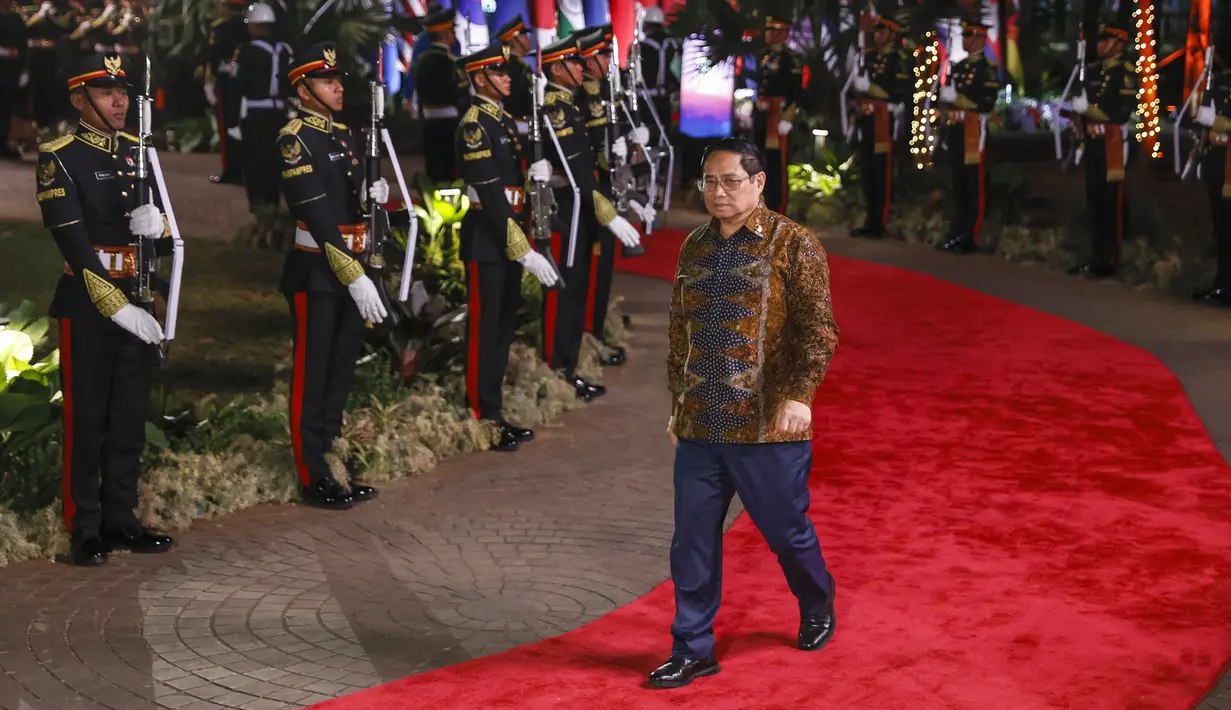 Perdana Menteri Vietnam Pham Minh Chinh tiba untuk menghadiri Gala Dinner KTT ke-43 ASEAN di Hutan Kota GBK, Jakarta, Rabu (6/9/2023). (Mast Irham/Pool Photo via AP)