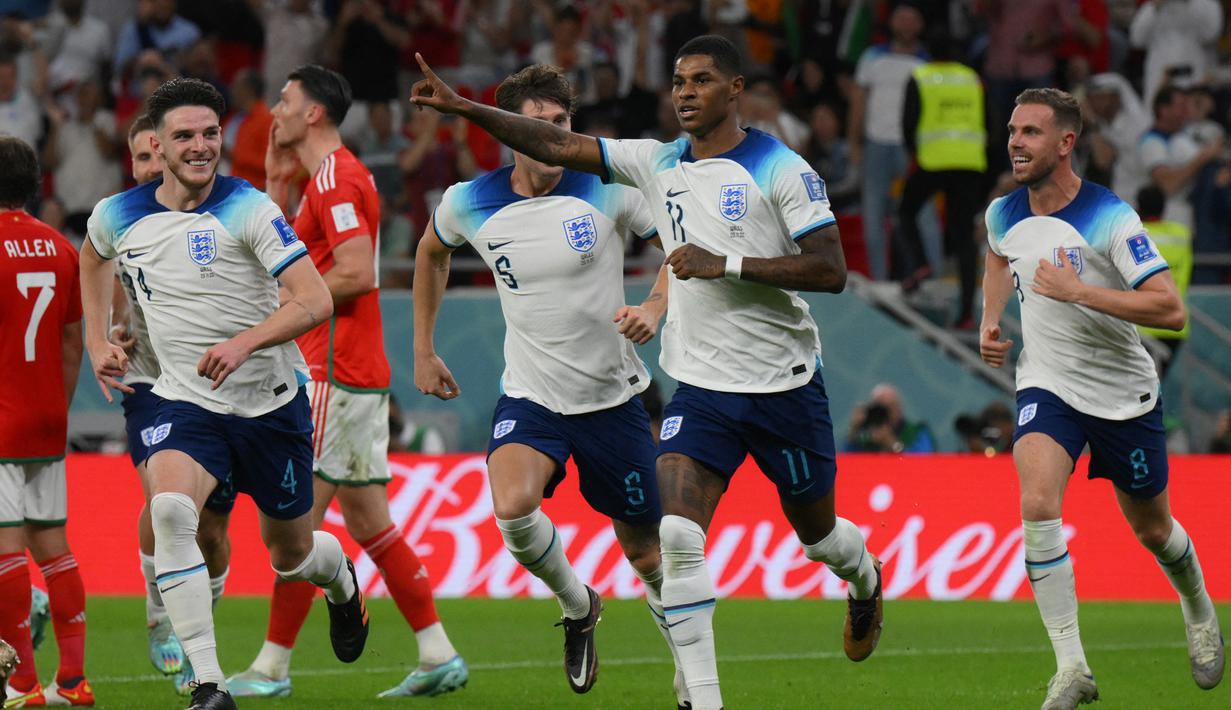 Marcus Rashford. Sayap kiri Manchester United berusia 25 tahun ini total mencetak 3 gol dari 5 laga bagi Timnas Inggris pada ajang Piala Dunia 2022 yang menjadi Piala Dunia keduanya setelah melakukan debut pada edisi 2018 di Rusia. Raihan tersebut tentu menjadi peningkatan setelah pada Piala Dunia 2018 lalu ia gagal menyumbang satu gol pun bagi Three Lions dari total 6 laga. (AFP/Paul Ellis)