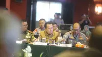 Pj Gubernur Sumsel Agus Fatoni dalam Rapat Koordinasi Khusus (Rakorsus) Peningkatan Upaya Penanggulangan Kebakaran Hutan dan Lahan Tahun 2023 di Gedung Manggala Wanabakti Kementerian Lingkungan Hidup dan Kehutanan, Jakarta, Senin (19/10/2023).