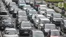 Kemacetan kendaraan saat jam sibuk di Jalan Jenderal Sudirman, Jakarta, Senin (15/5/2023). (merdeka.com/Iqbal S Nugroho)