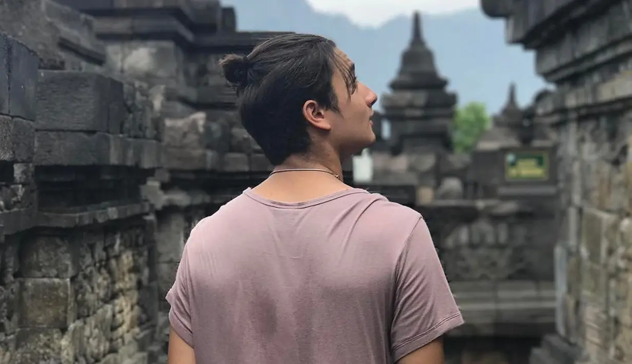 Sudah aktif sejak tahun 2011 sebagai publik figur, Bryan pun sering kali memerankan berbagai karakter baik di sinetron maupun film layar lebar. (Liputan6.com/IG/@bryandomani_bd_)