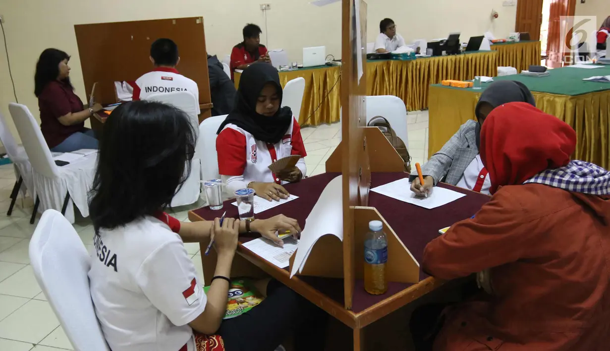 Sejumlah atlet pelatnas cabor Bridge berlatih jelang laga di Asian Games 2018 di Wisma PKBI, Jakarta, Rabu (25/4). (Liputan6.com/Arya Manggala)