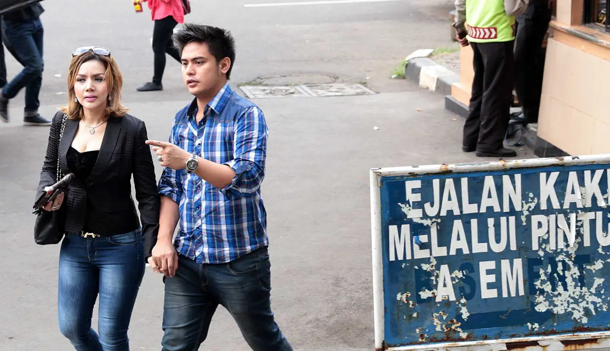 Menjadi hal yang penting dalam pernikahan adalah restu dari orangtua masing-masing. Mengingat keduanya pernah merasakan kegagalan saat membina rumah tangga. (Deki Prayoga/Bintang.com)