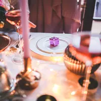 Ada yang bisa lebih ampuh menjaga keharmonisan hubungan dibanding kencan romantis. (Foto: pexels.com)