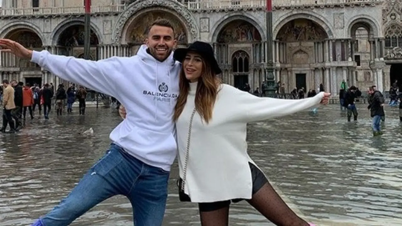 Borja Mayoral bersama kekasih