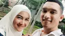 Tidak diketahui secara pasti kapan Giovani Tobing dan Dewi menikah, namun saat ini pasangan ini telah memiliki tiga orang anak yang sudah beranjak remaja. (Liputan6.com/IG/giovanni_tobing)