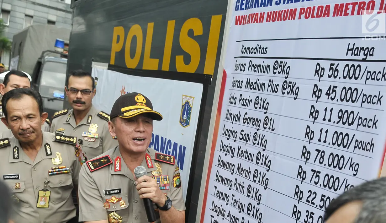 Kapolda Metro Jaya Irjen Pol Mochamad Iriawan saat peluncuran program Gerakan Stabilitas Pangan di halaman Polda Metro Jaya, Kamis (8/6). Program Gerakan Stabilisasi Pangan itu akan berlangsung hingga 17 Juni 2017 mendatang. (Liputan6.com/Yoppy Renato)