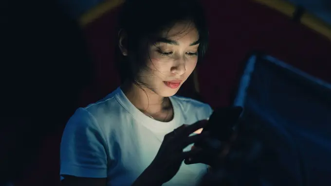 Ilustrasi oversharing di sosial media