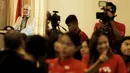Mantan Ketum PBSI, Tri Sutrisno, memberikan sambutan dan arahan kepada tim Thomas dan Uber Indonesia di Hotel Atlet Century, Senayan, Selasa (8/5/2018). Acara pelepasan tersebut sekaligus merayakan ulang tahun PBSI ke 67. (Bola.com/M Iqbal Ichsan)