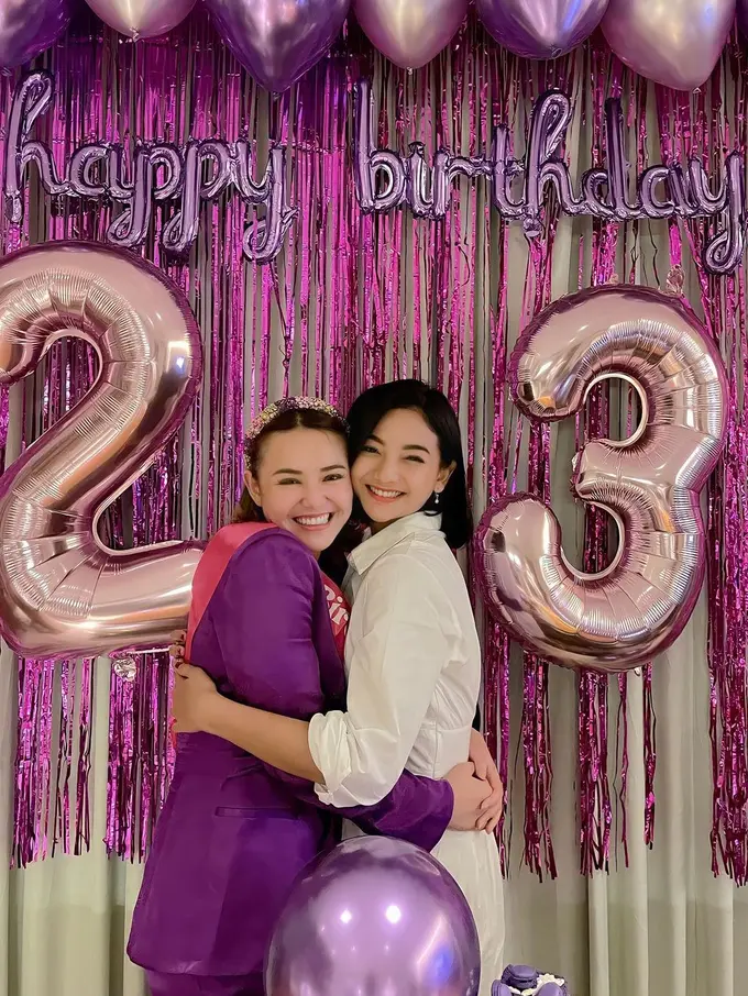 Amanda Manopo dapat surprise yang serba ungu