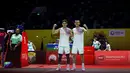 Ganda putra Indonesia, Fajar Alfian/Muhammad Rian Ardianto, merayakan kemenangan atas wakil Denmark, Daniel Lundgaard/Mads Vestergaard di babak 32 besar Indonesia Masters 2025 di Istora Senayan, Jakarta, Selasa (21/1/2025) sore WIB. (Bola.com/Bagas lazuardi)
