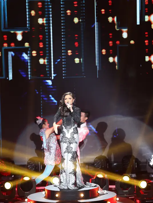 Selain Lesti dan Danang, terdapat kontestan perwakilan dari Malaysia yang juga berhasil menembus babak Grand final D’Academy Asia 2015. Ia adalah Shiha yang juga berhasil meneruskan perjuangan menyisihkan peserta lain. (Andy Masela/Bintang.com)