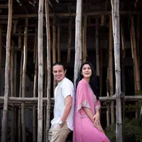 Dylan Carr dan Hana Saraswati berusaha untuk menjalin hubungan yang sehat satu sama lain. (Foto: Daniel Kampua, Stylist: Indah Wulansari, DI: Muhammad Iqbal Nurfajri/Bintang.com)