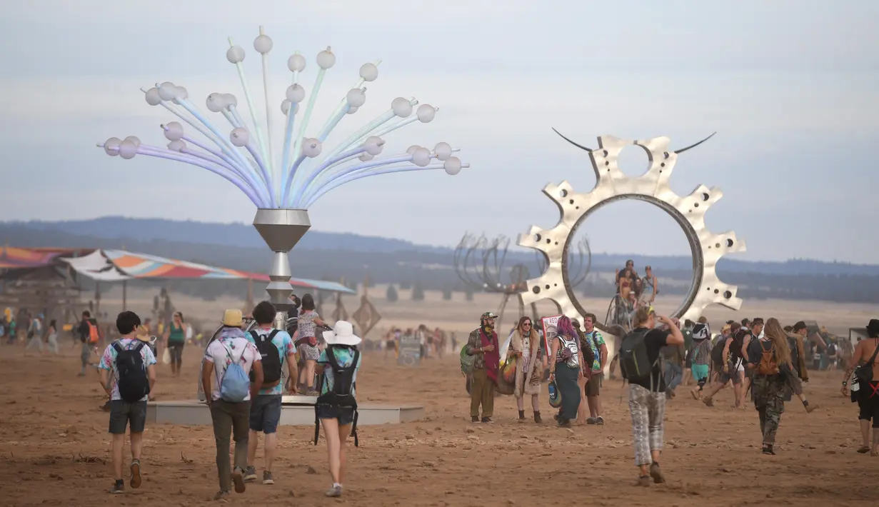 Peserta mulai berdatangan untuk mengikuti Oregon Eclipse Festival (20/8). Negara Amerika Serikat (AS) akan dilintasi gerhana Matahari total dari ujung pantai Barat ke pantai Timur. (AFP Photo/Robyn Beck)