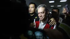 Musisi Fariz Roestam Moenaf alias Fariz RM usai mengikuti sidang pembacaan putusan di Pengadilan Negeri Jakarta Selatan, Kamis (11/9/2025). (Kapanlagi.com/Budy Santoso)