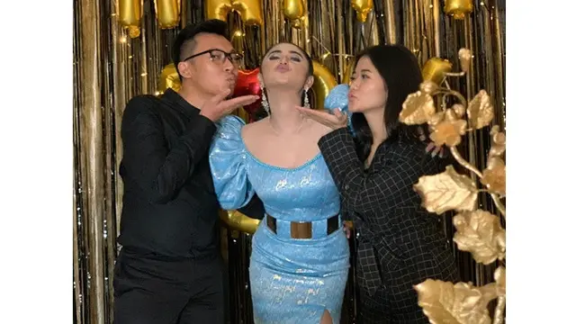 6 Potret Kejutan Ulang Tahun Dewi Perssik, Sederhana dan Berkesan