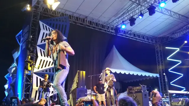 Ajakan Slank Lawan Berita Hoax Saat Konser di Cirebon