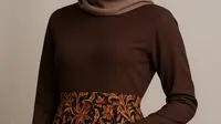7 Model Dress Batik Lengan Panjang Kombinasi Polos, Memadukan Tradisi dan Gaya Kontemporer