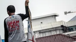 Dalam aksinya, buruh menuntut kenaikan upah minimum provinsi (UMP) DKI Jakarta Tahun 2015 hingga 30 persen, (22/10/14). (Liputan6.com/Faizal Fanani)