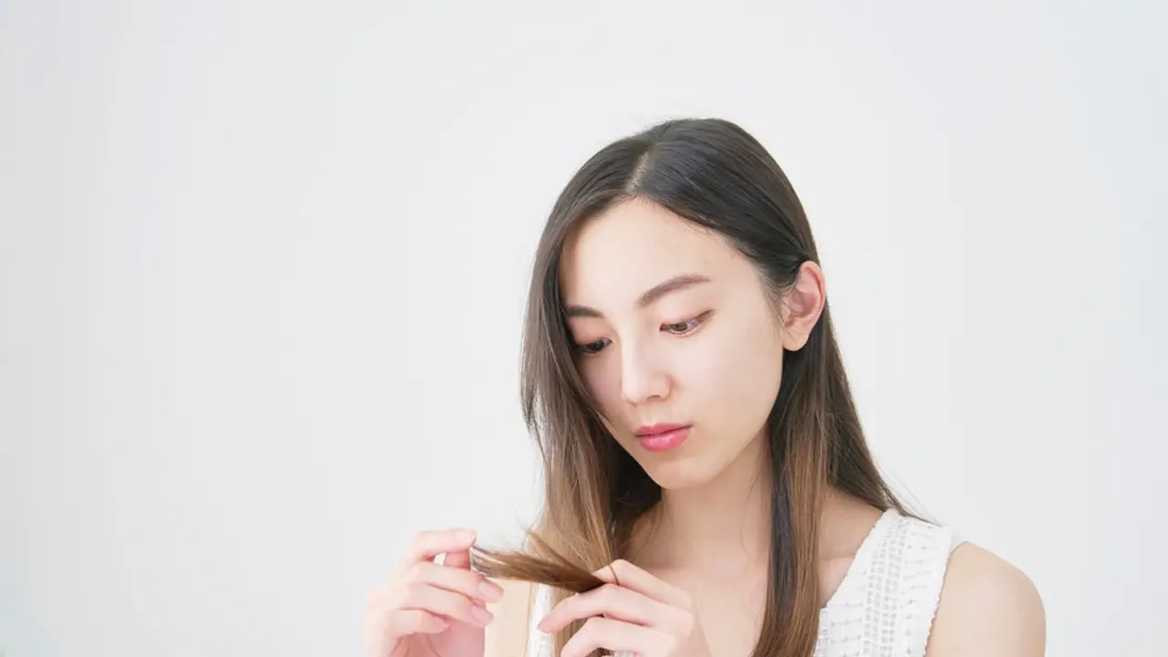 Penyebab Rambut Bercabang yang Sering Mengganggu Penampilan, Solusinya Ternyata Mudah!