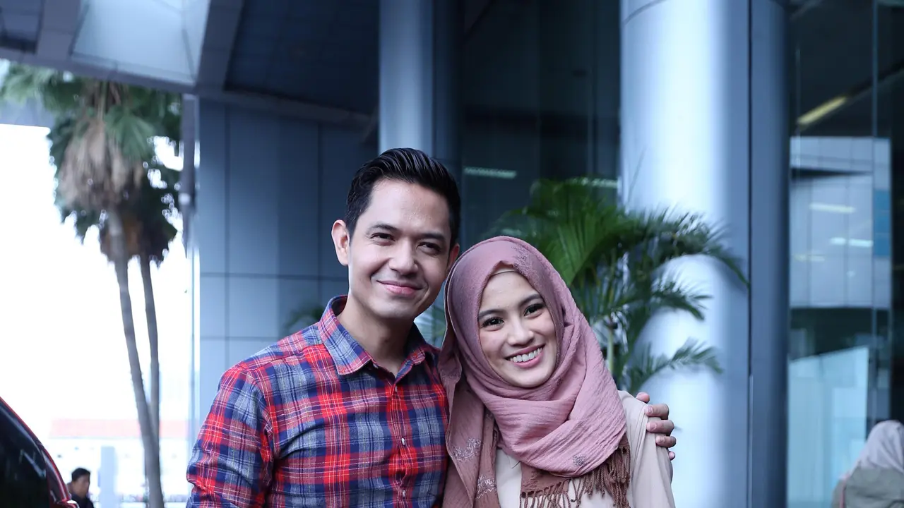 [Bintang] Dude Harlino dan Alyssa Soebandono