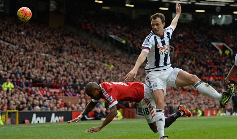 Bek West Bromwich Albion asal Irlandia Utara, Jonny Evans. (AFP/Oli Scarff)