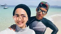 Hafizh Syahrin dan istrinya, Suzana Manaf yang baru menikah pada 14 Desember 2017. (Twitter/Suzana Manaf)