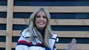Penasihat senior Gedung Putih, Ivanka Trump menyapa awak media saat menghadiri penutupan Olimpiade Musim Dingin Pyeongchang (25/2). (AFP Photo/Pool/Eric Gaillard)