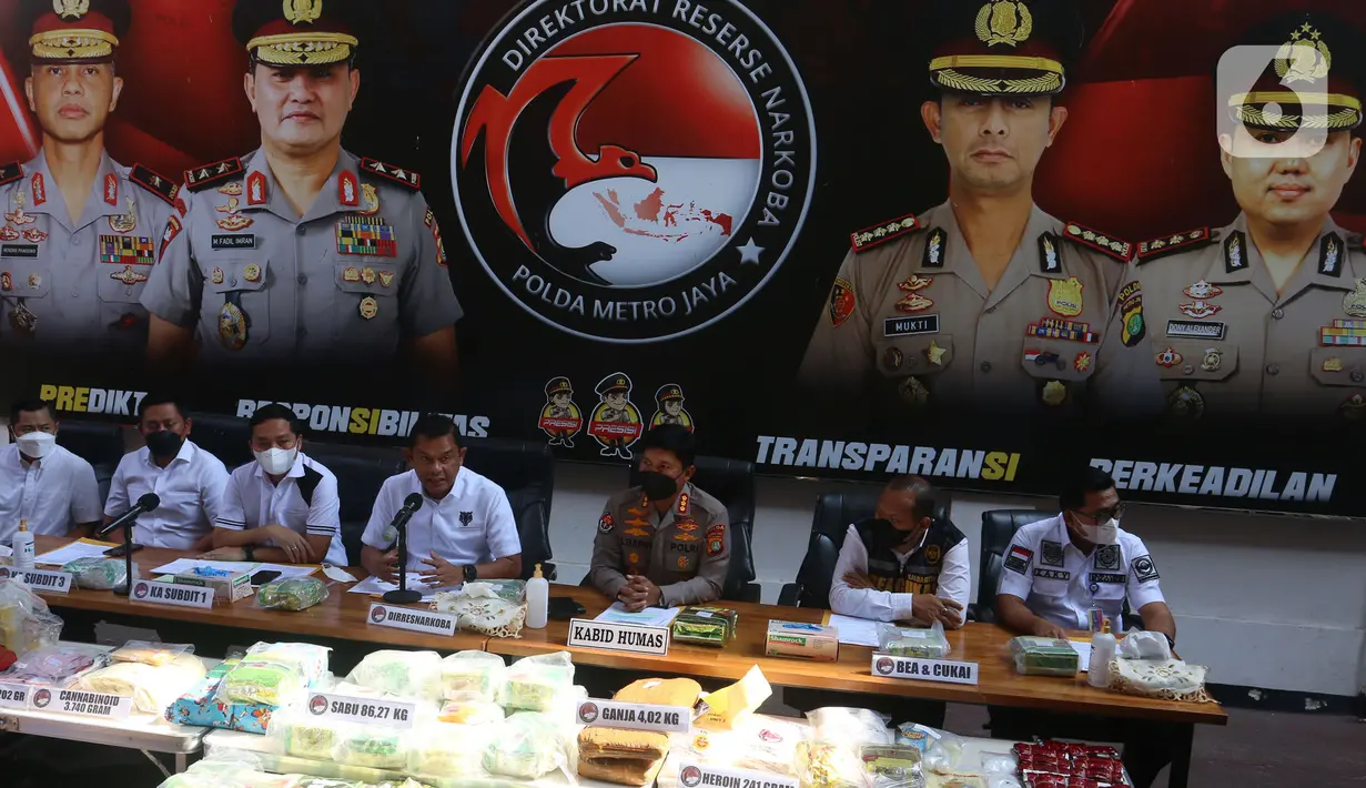 Humas Polda Metro Jaya, Kombes Pol E Zulpan saat rilis kasus narkotika di Polda Metro Jaya, Jakarta, Selasa (12/7/2022). Barang bukti sabu : 86.276,08 gram (86,27 Kg), heroin 241 Gram, 135 butir ekstasi, ganja : 4.020,21 gram (4,02 Kg), erimin 5 Mg : 3.800 butir, tembakau sintetis : 202 gram, cannabinoid 3.740 gram (3,74 Kg). (merdeka.com/Arie Basuki)