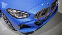 Bagaian lampu depan All-New BMW Z4 terlihat selama ajang Indonesia International Motor Show (IIMS 2019) di JIExpo Kemayoran, Jakarta, Kamis (25/4). Kendaraan dengan mesin 2.0 L 4-silinder tersebut dijual dengan harga Rp1,459 miliar off-the-road. (Liputan6.com/Faizal Fanani)