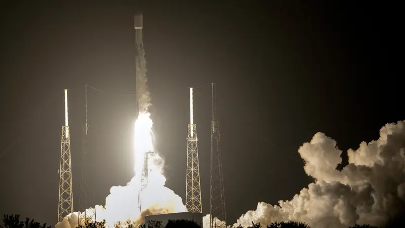 SpaceX Luncurkan Penjelajah Bulan dari Jepang dan Uni Emirat Arab