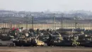 Militer Israel melancarkan serangan darat dengan sejumlah tank yang telah memasuki Kota Gaza. (Menahem KAHANA/AFP)