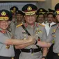 Kapolri Jenderal Pol Tito Karnavian, Komjen Pol Syafruddin dan Kepala Badan Intelijen Negara Jenderal Pol Budi Gunawan (kiri ke kanan) bersalaman usai pelantikan jabatan Wakapolri di Mabes Polri, Jakarta, Sabtu (10/9). (Liputan6.com/Helmi Fithriansyah)