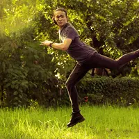 Menjadi seorang publik figur memang harus menerima apapun yang  terjadi, termasuk komentar dan sikap para penggemar. Termasuk Dylan Carr yang mendapat perlakuan tak mengenakan dari seorang ibu-ibu. (Bambang E.Ros/Bintang.com)