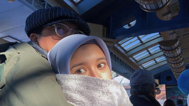 Unggah Foto Terakhir Bersama Suami, Ini 6 Momen Manis Laudya Cinthia Bella dengan Engku Emran