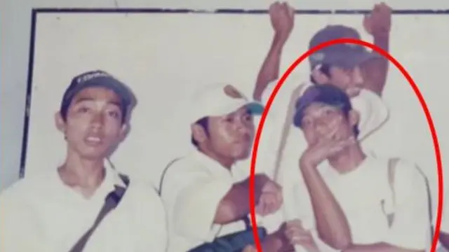 Potret jadul Denny Cagur bersama geng semasa SMA (Sumber: Instagram/@dennycagur)