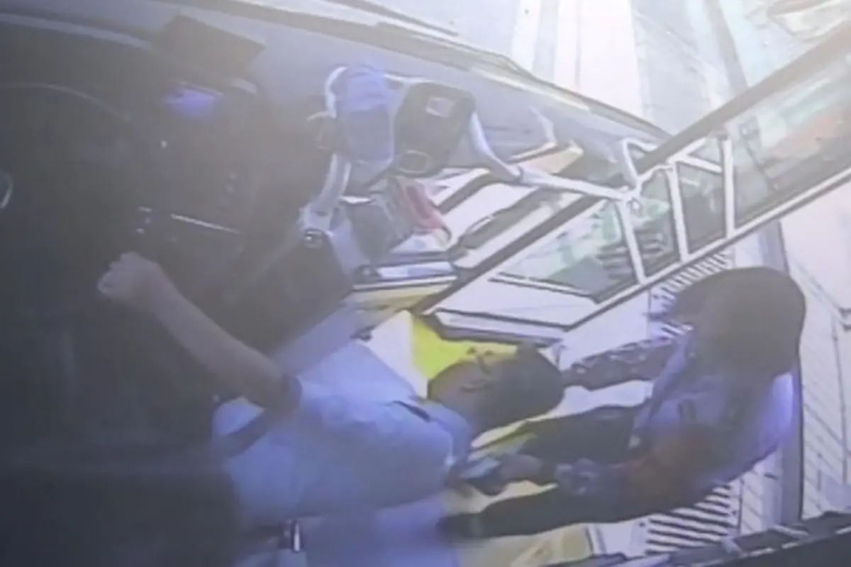 Sopir bus terkena serangan jantung