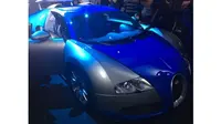 Bugatti Veyron saat dipamerkan pertama kali di Showroom Prestige.
