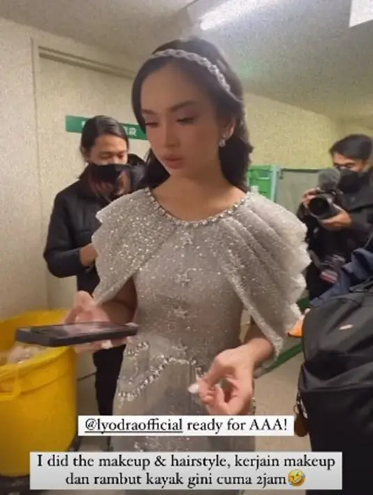 Tak sedikit pula netizen internasional yang memuji penampilan Lyodra ini. Bahkan, tak sedikit pula yang memuji mengenai suara Lyodra saat membawakan lagu Sang Dewi di AAA 2022. (Liputan6.com/IG/@dounche)