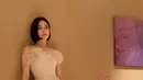 <p>Song Hye Kyo pun hadir mengenakan gaun strapless soft pink bak princess. Rambut pendeknya pun tertata rapi. [@hyun.0509]</p>