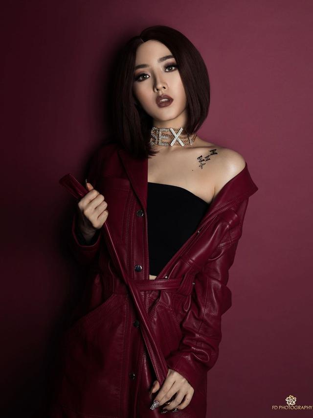 5 Gaya Pemotretan Natasha Wilona Bertema 'Mysti Red', Bikin Pangling